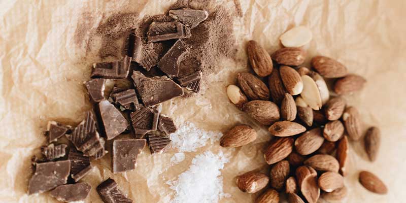 Colombian-products-cocoa-and-almonds.